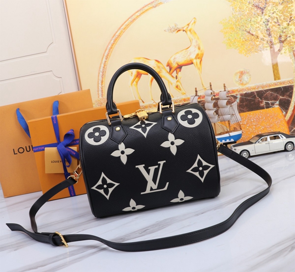 ルイヴィトンバッグ正面デザイン